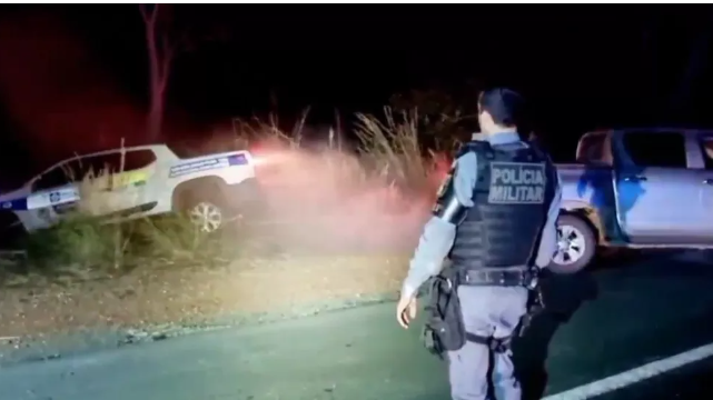 Assaltantes invadem prefeitura, rendem funcionários e fogem com caminhonetes Foto71602