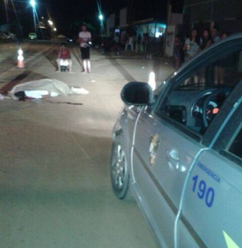 Homem é executado á tiros depois de discussão em bar Foto56188