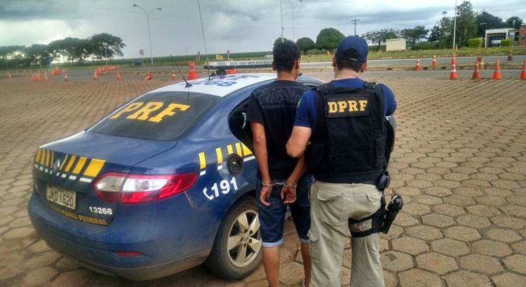 Motorista embriagado não respeita limite de velocidade e é preso em Posto da PRF Foto27370