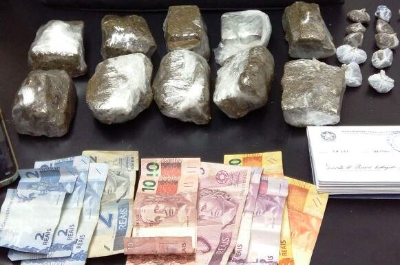 Adolescente acusada de comandar boca de fumo é apreendida com maconha Foto82164
