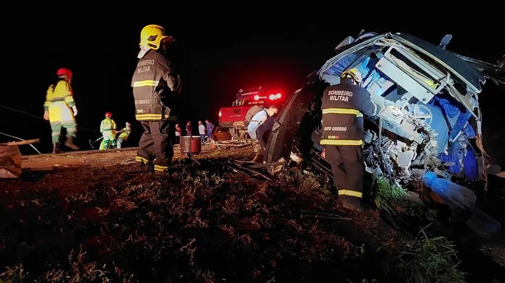 Vítimas de acidente entre ônibus e micro-ônibus na BR-163 em Sorriso seguem em estado grave Foto5847