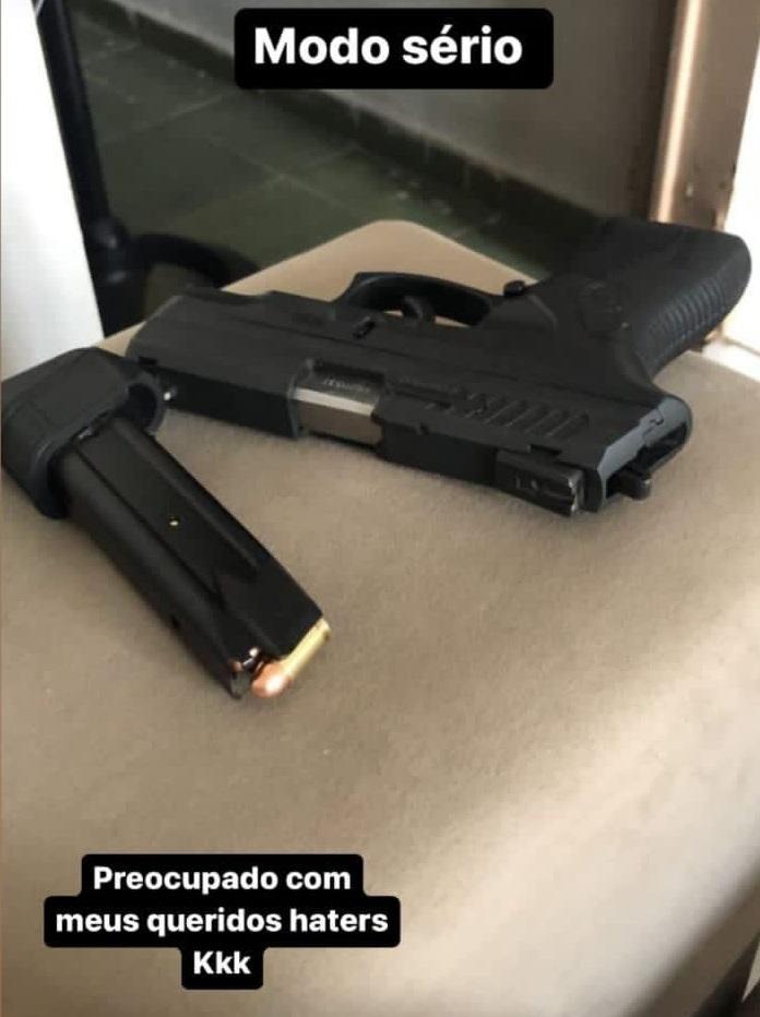 Polícia identifica adolescente que postou mensagens com ameaças e arma em rede social Foto46907