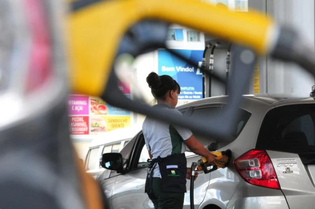 Gasolina sobe pela 6ª semana seguida no Brasil Foto24276
