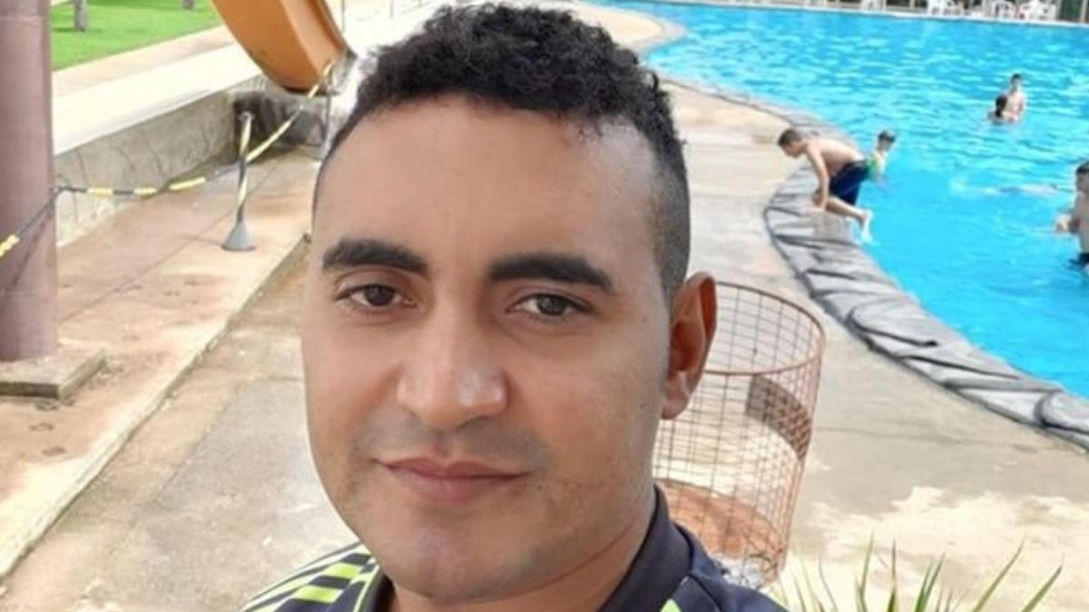 Ao lado de notebook, professor é atingido por raio, não resiste e morre em casa Foto73943