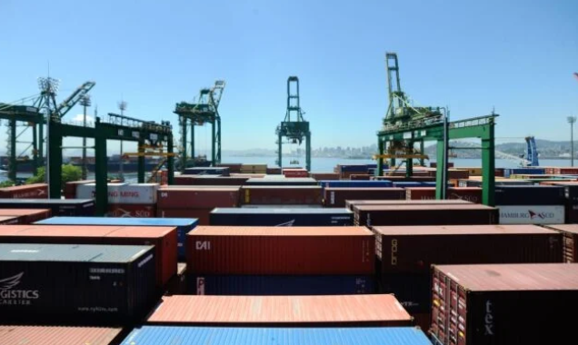 Melhora nas exportações de commodities impulsiona superávit brasileiro Foto49090
