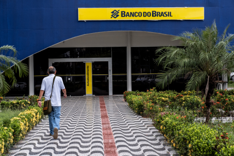 Banco do Brasil abre concurso para 6 mil vagas com salário de R$ 3,6 mil Foto39789