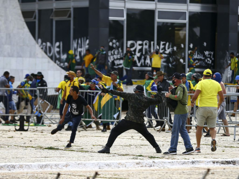Polícia confirma 300 terroristas bolsonaristas presos por invasão às sedes dos Três Poderes Foto57878