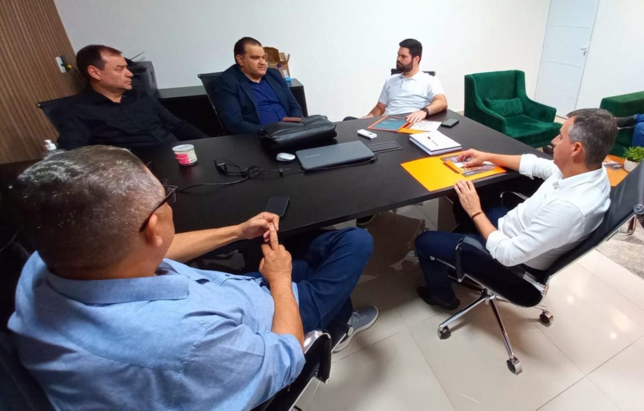 Iago e Kozak conhecem projeto Cidade Inteligente que oferece benefícios à população Foto96216