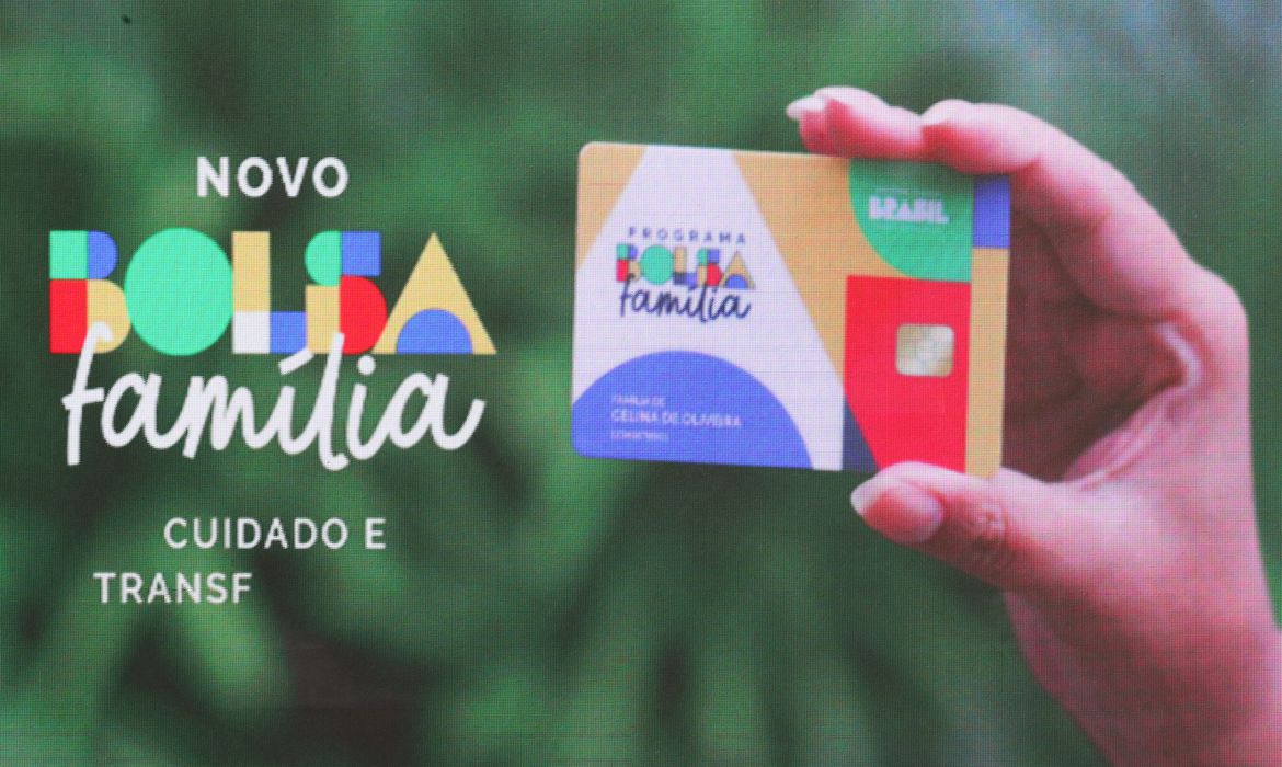 Caixa começa a pagar hoje Bolsa Família com adicional de R$ 150 Foto72369