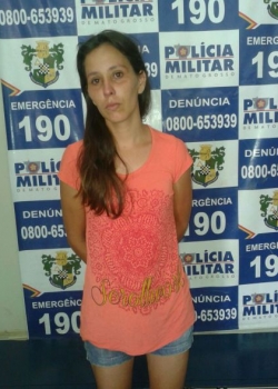 Indignado pai denúncia filha por tráfico de drogas Foto16201