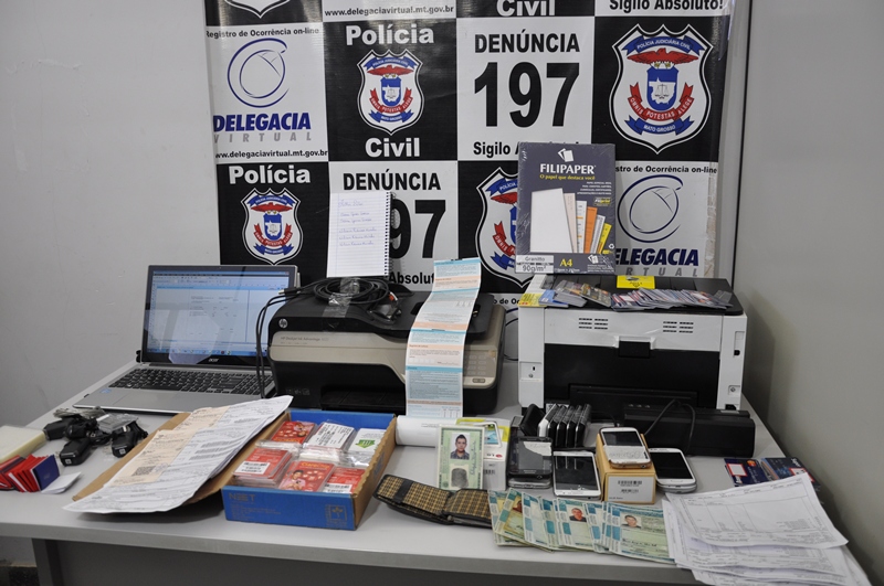 Polícia Civil prende quadrilha que aplicava golpes com documentos falsos e cartões clonados Foto30260
