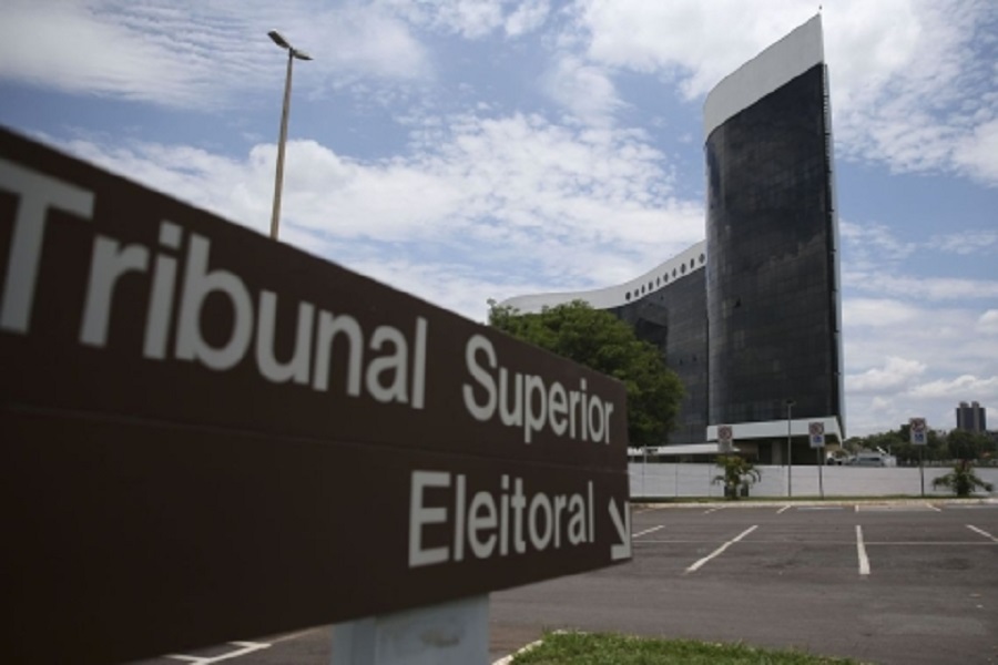 TSE retoma julgamento que pode levar à inelegibilidade de Bolsonaro Foto47649
