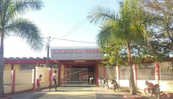 Professor é demitido após exibir filme para alunos do ensino médio Foto55777