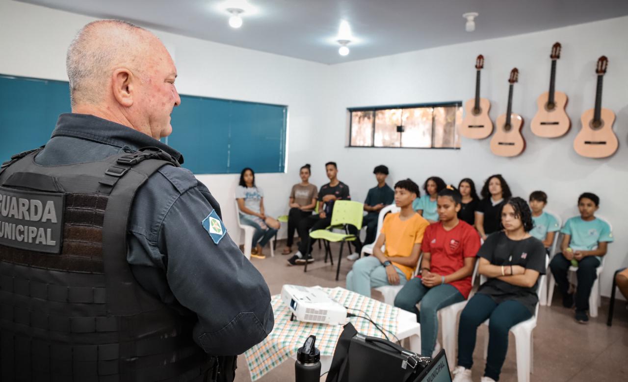GM reforça orientações sobre o trânsito para jovens do programa "Aprendiz Legal" Foto76896