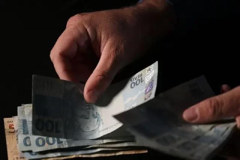 Salário mínimo deve subir R$ 101 em 2024 Foto38481