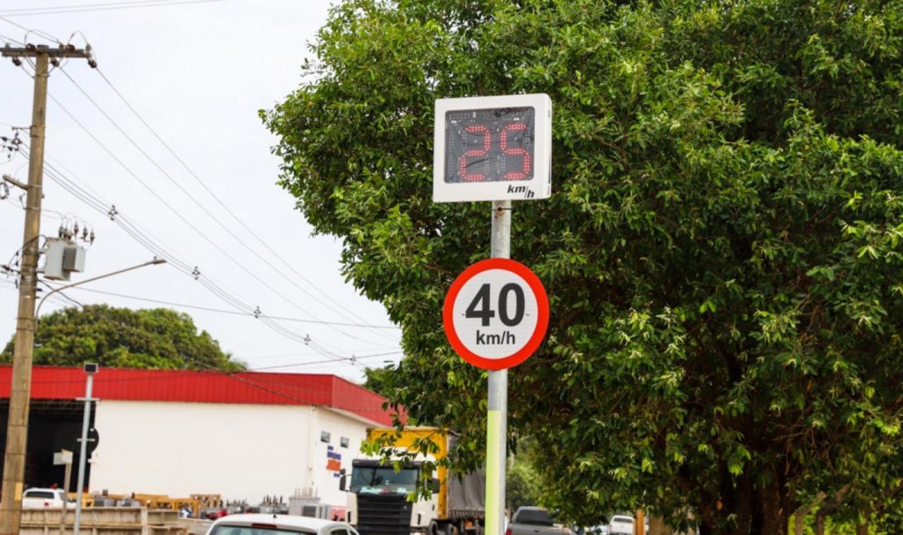 Novas lombadas eletrônicas passam a funcionar de forma educativa em Sorriso Foto5461