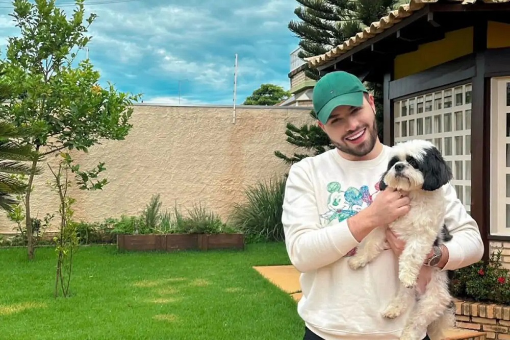 Assustado com fogos de artifício, cachorro pula do 8º andar e morre em Cuiabá Foto91939