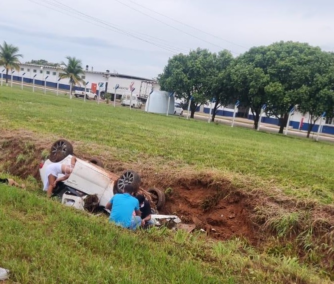 Capotamento na MT-130 mata jovem de 27 anos e deixa outros três feridos Foto65964