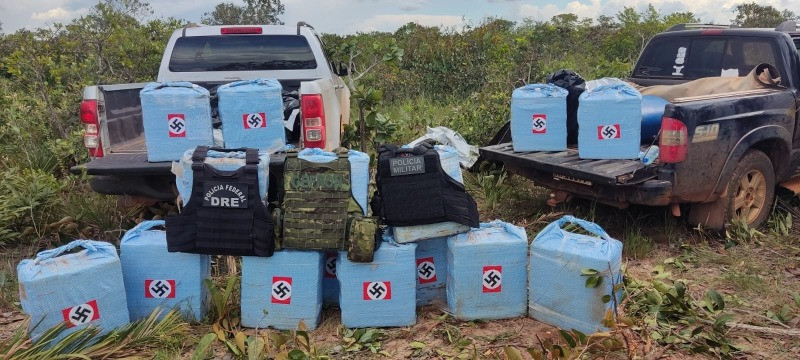 Força-tarefa apreende meia tonelada de cocaína com símbolo nazista Foto21461