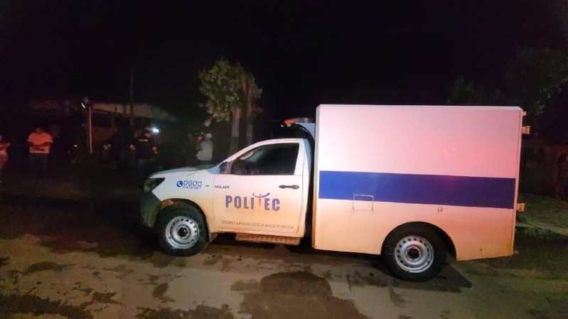 Homem parte para cima de policiais com espingarda e morre no confronto Foto74993