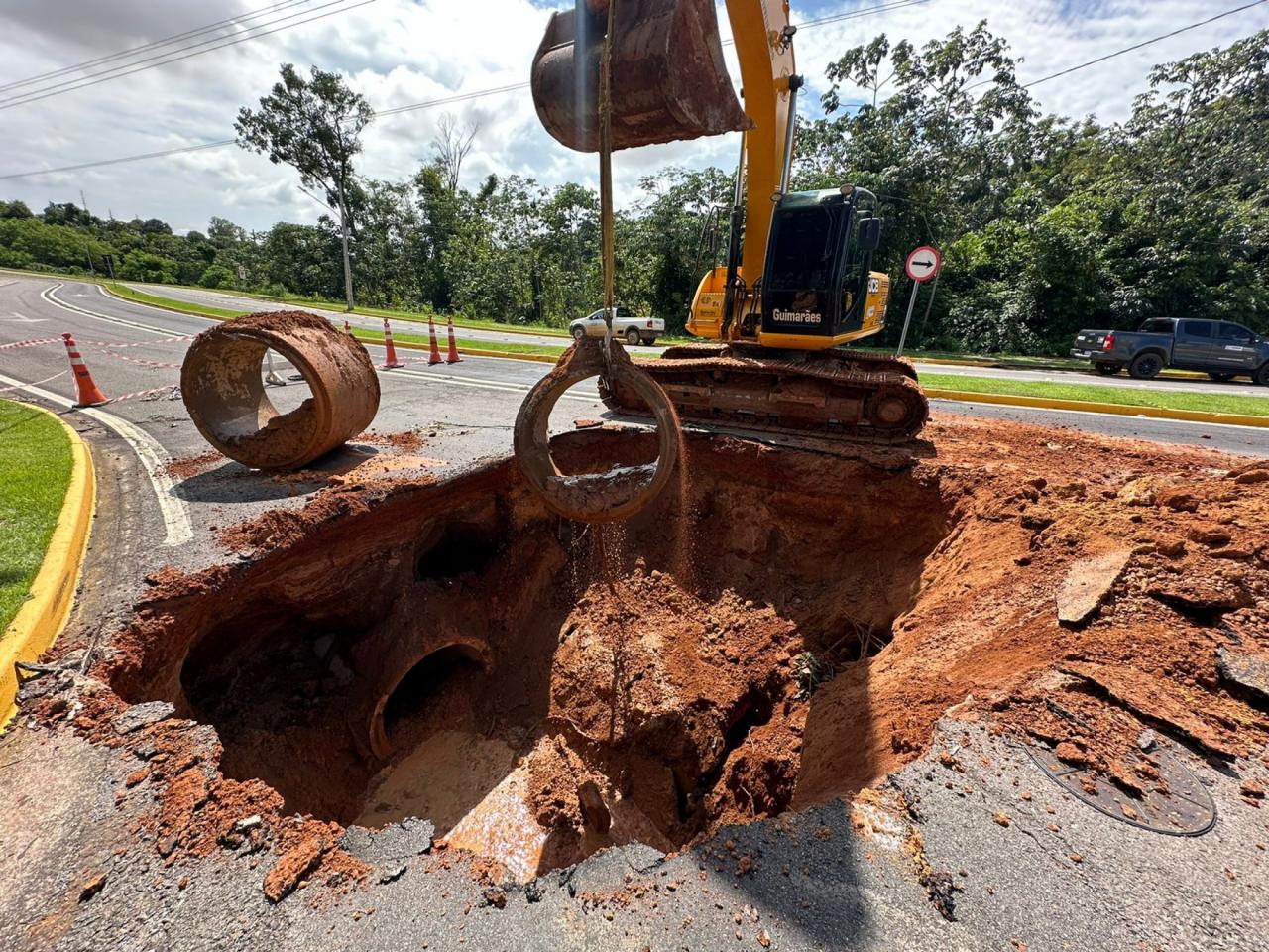 Trecho da Avenida Porto Alegre é interditado para obras emergenciais em Sorriso Foto13296