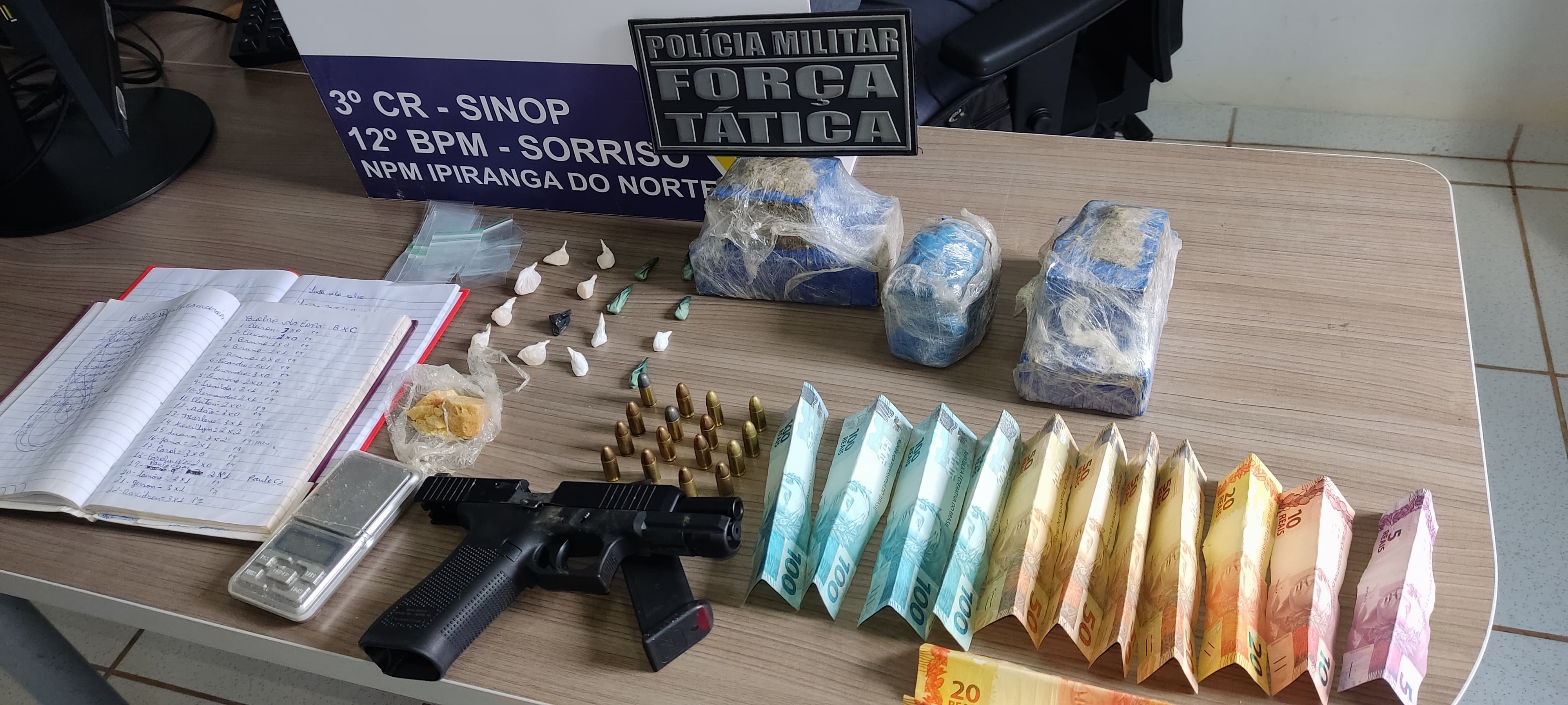 PM encontra arma e drogas enterradas e prende quatro suspeitos de formação de quadrilha Foto84802