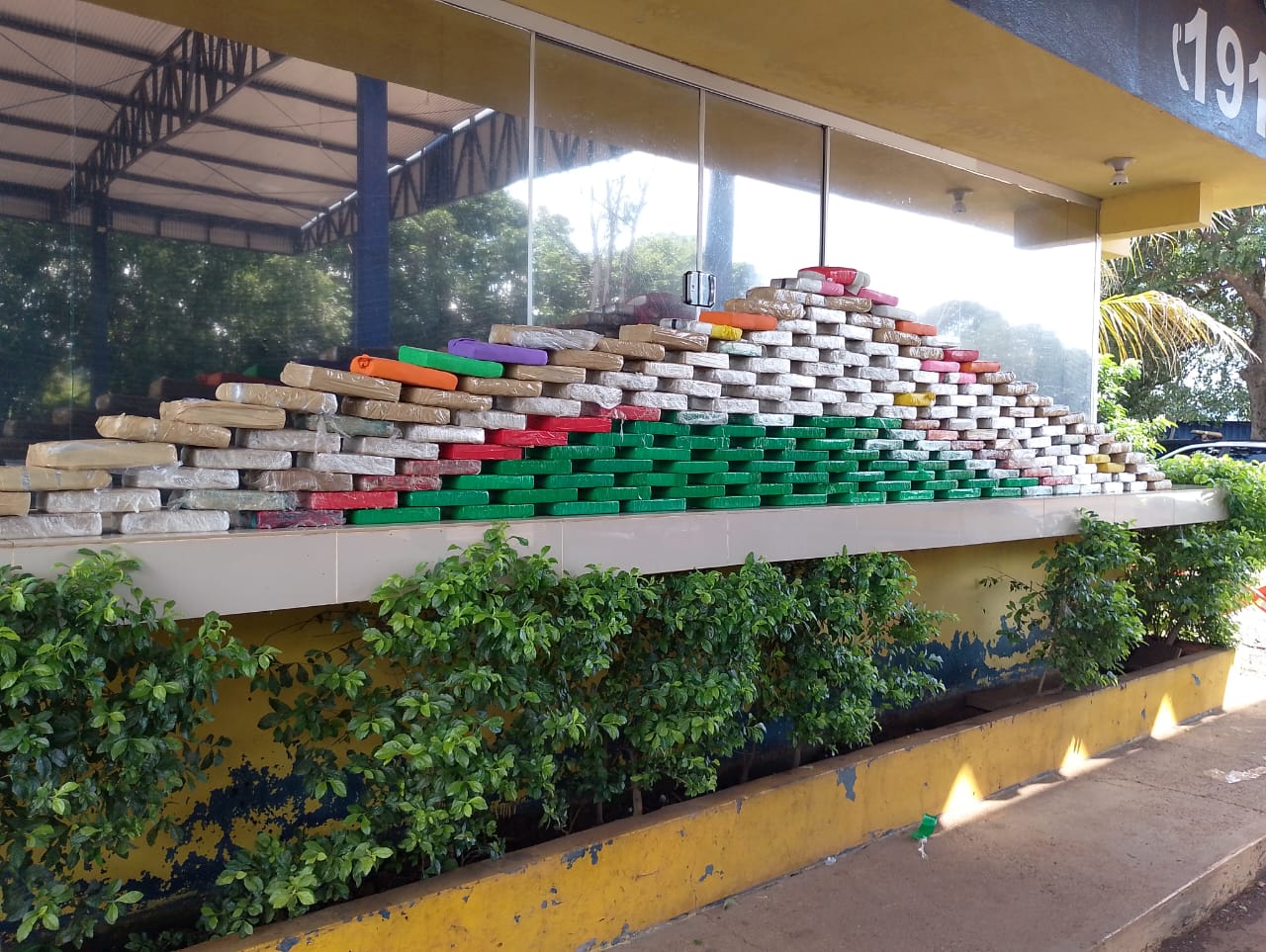 Ação integrada da PM e PRF apreende 200 quilos de drogas Foto79337