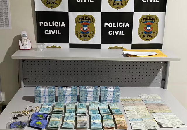 Mulher é presa em flagrante com mais de R$720 mil escondido em panelas Foto9671