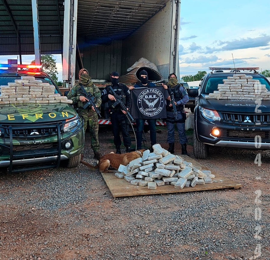 Motorista é preso transportando cocaína em caminhão carregado de carne Foto63064
