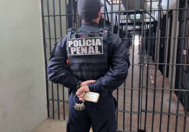 Estado proíbe policiais penais de entrar com celulares nas penitenciárias Foto60653
