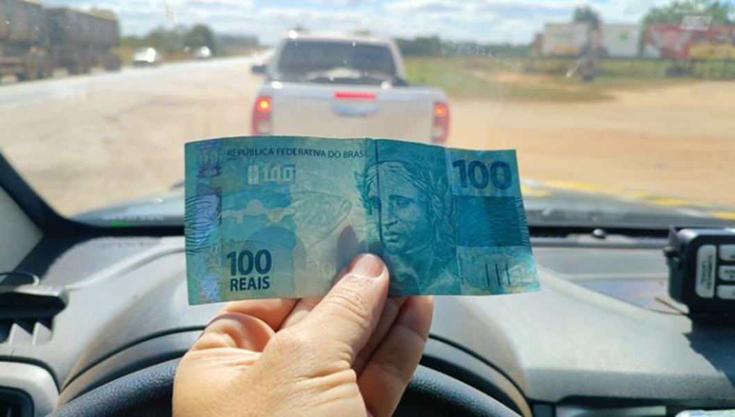 Homem é preso após tentar subornar agentes da PRF com R$ 100 reais em Sorriso Foto40138