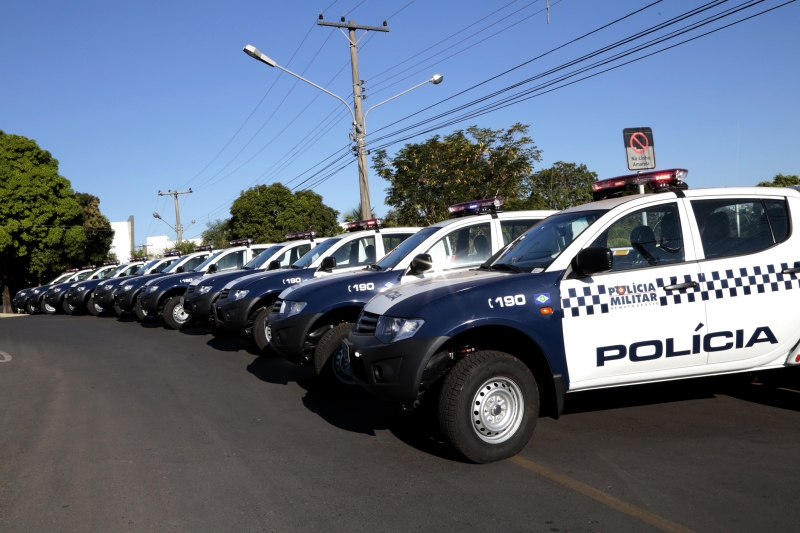 Governador entrega 27 viaturas da PM para municípios Foto17507