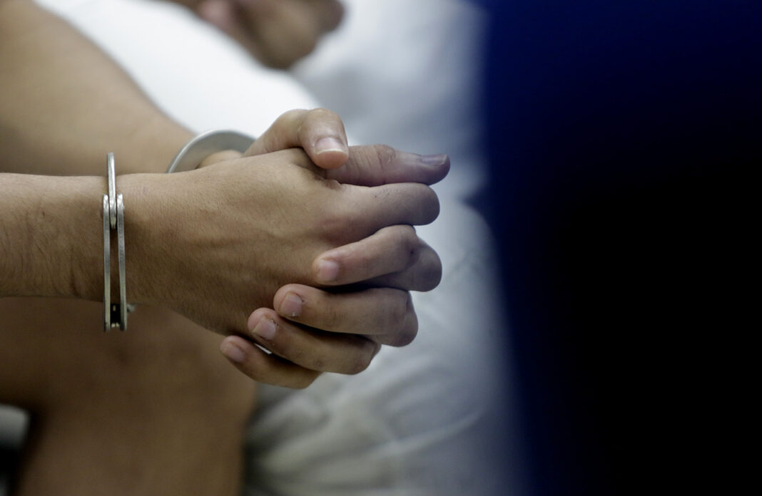 Suspeito é preso em flagrante após enforcar namorada e ameaçá-la de morte Foto75268