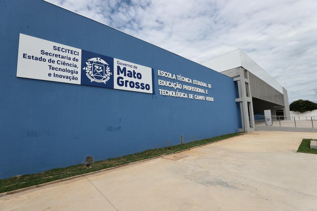 Seciteci lança processo seletivo para contratação de professores e técnicos com salários de até R$ 8,7 mil Foto25940