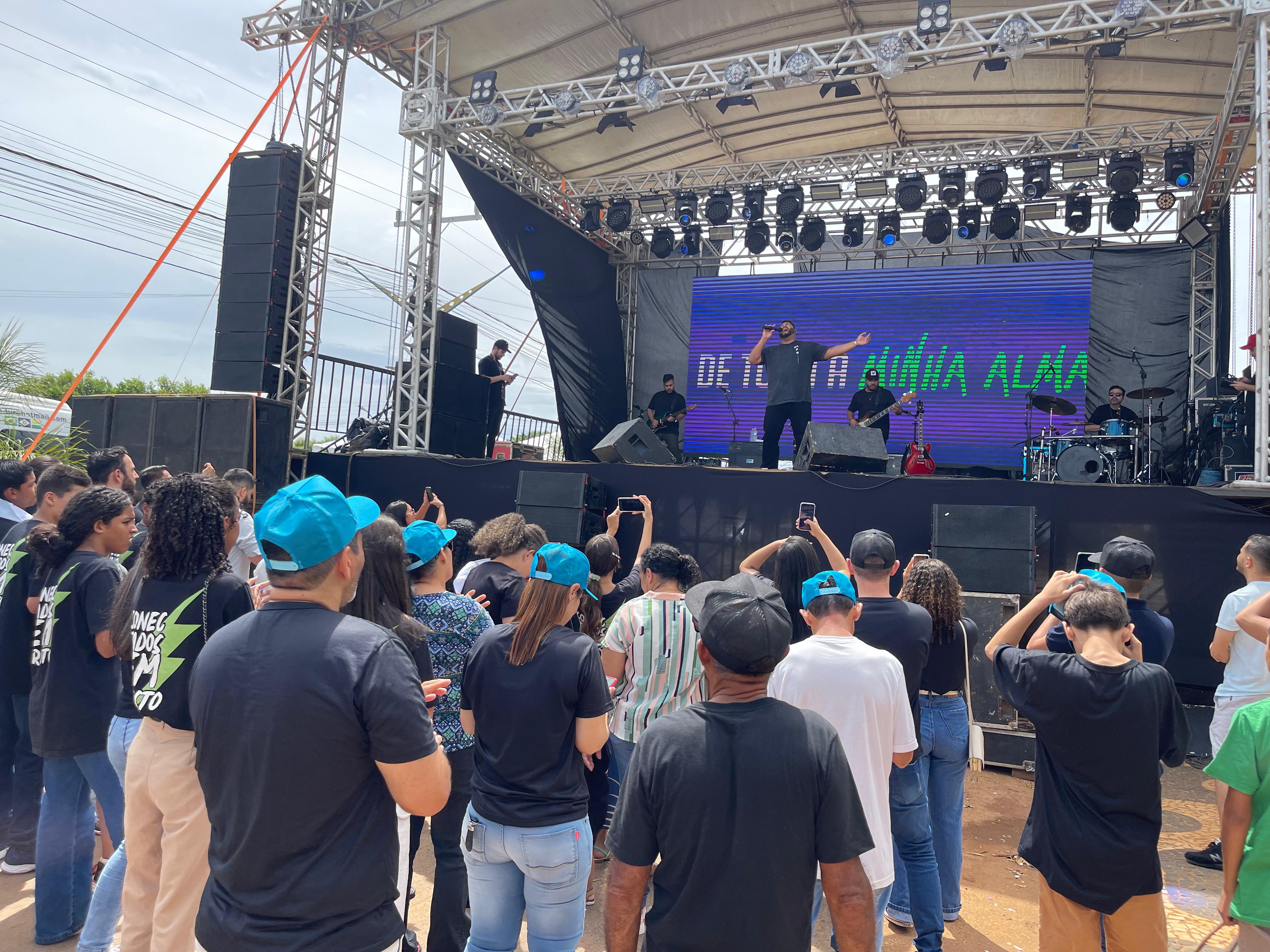 Marcha para Jesus mobiliza centenas de famílias em Nova Ubiratã Foto10636