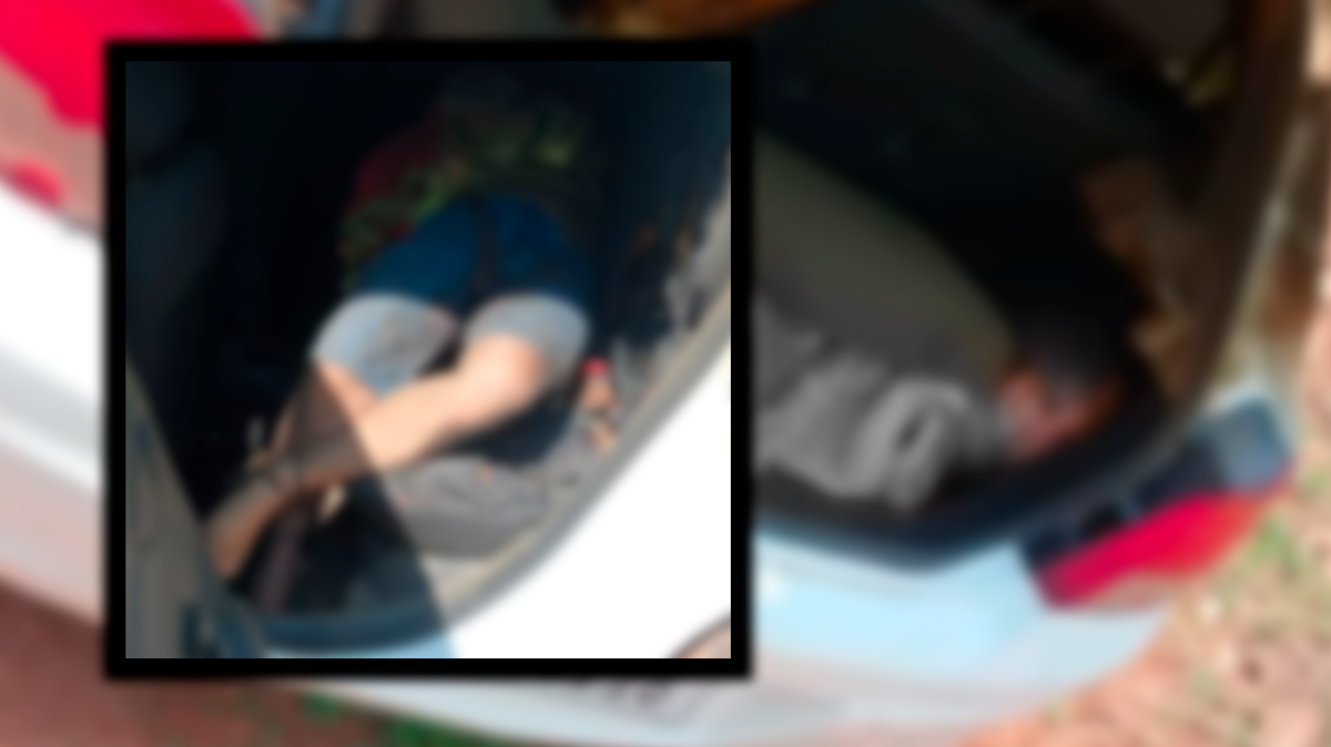 Dupla é encontrada morta e amarrada em carro incendiado Foto76816