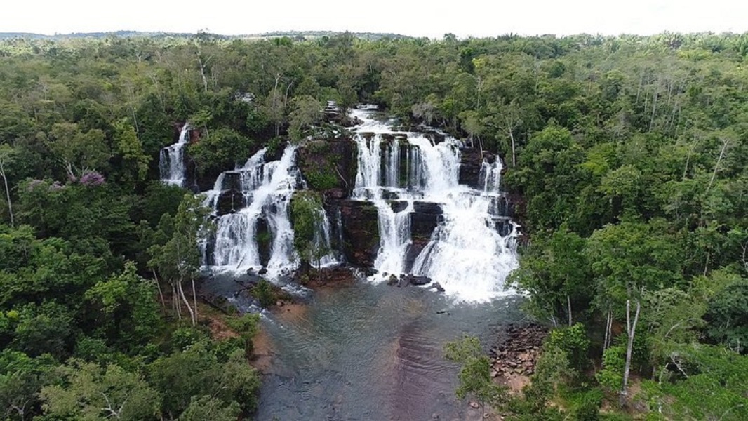 Alto nível de bactérias deixa cachoeira imprópria para o banho Foto60406