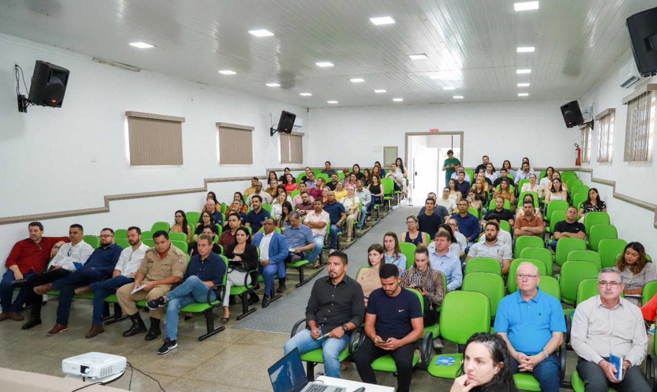 Prefeito e vice-prefeito participam de evento da ACES e reforçam parceria com empresários de Sorriso Foto88509
