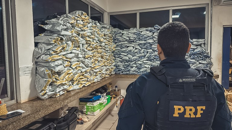 PRF apreende 544 kg de agrotóxicos ilegais em caminhão em Sorriso Foto69354
