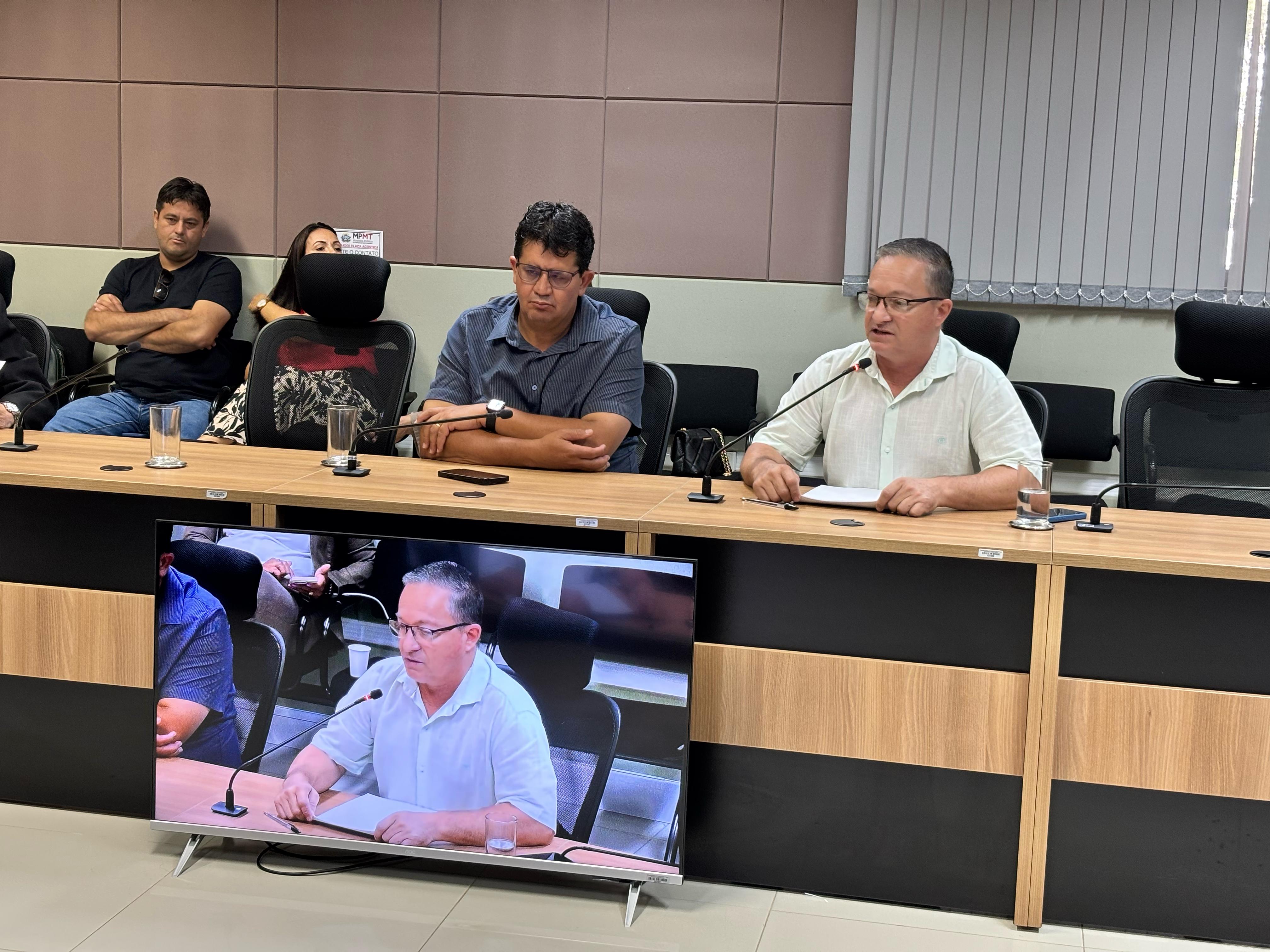 Prefeito de Nova Ubiratã participa de reunião na sede do Ministério Público em Cuiabá Foto17785