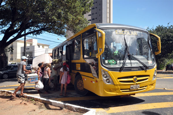MST usa ônibus escolar do interior para transportar militantes á Cuiabá Foto48911