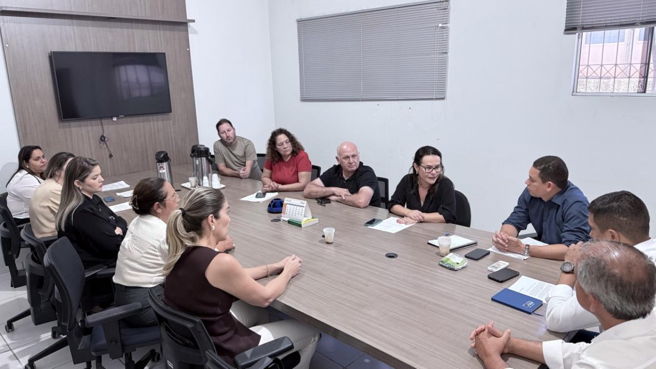 Vereadores de Sorriso debatem projetos sociais do Executivo; criação do auxílio-moradia é um deles Foto46293