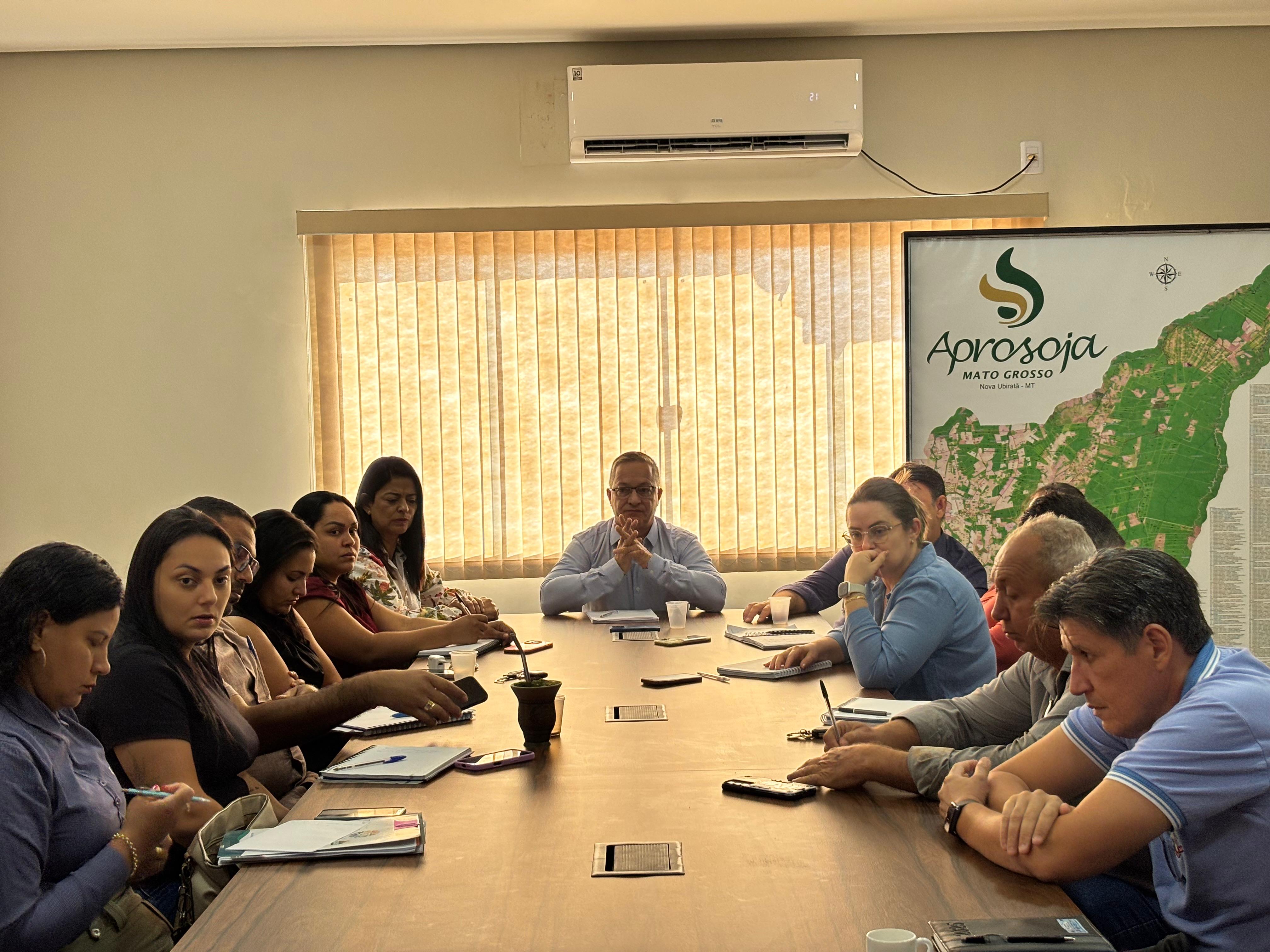 Prefeitura Municipal de Nova Ubiratã realiza reunião para discutir Plano de Cargos e Carreiras Foto91400