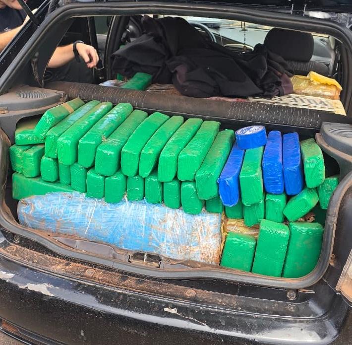 Polícia Civil e PRF apreendem 485 tabletes de droga que eram transportados na BR-163 Foto11061