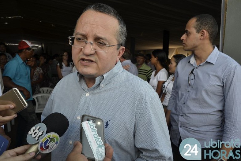 Governador aperta o cerco e anuncia novos cortes no Estado Foto12613