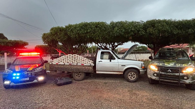 PRF e GEFRON apreendem 73 tabletes de pasta-base de cocaína em veículo Foto38060