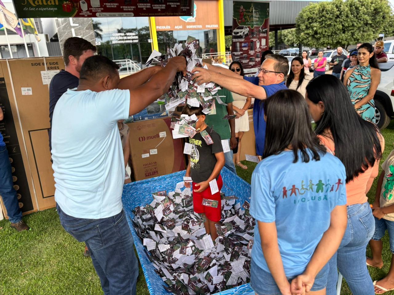 Prefeitura de Nova Ubiratã e ACENU realizam o sorteio de prêmios da promoção Natal de Luz e Esperança Foto24877