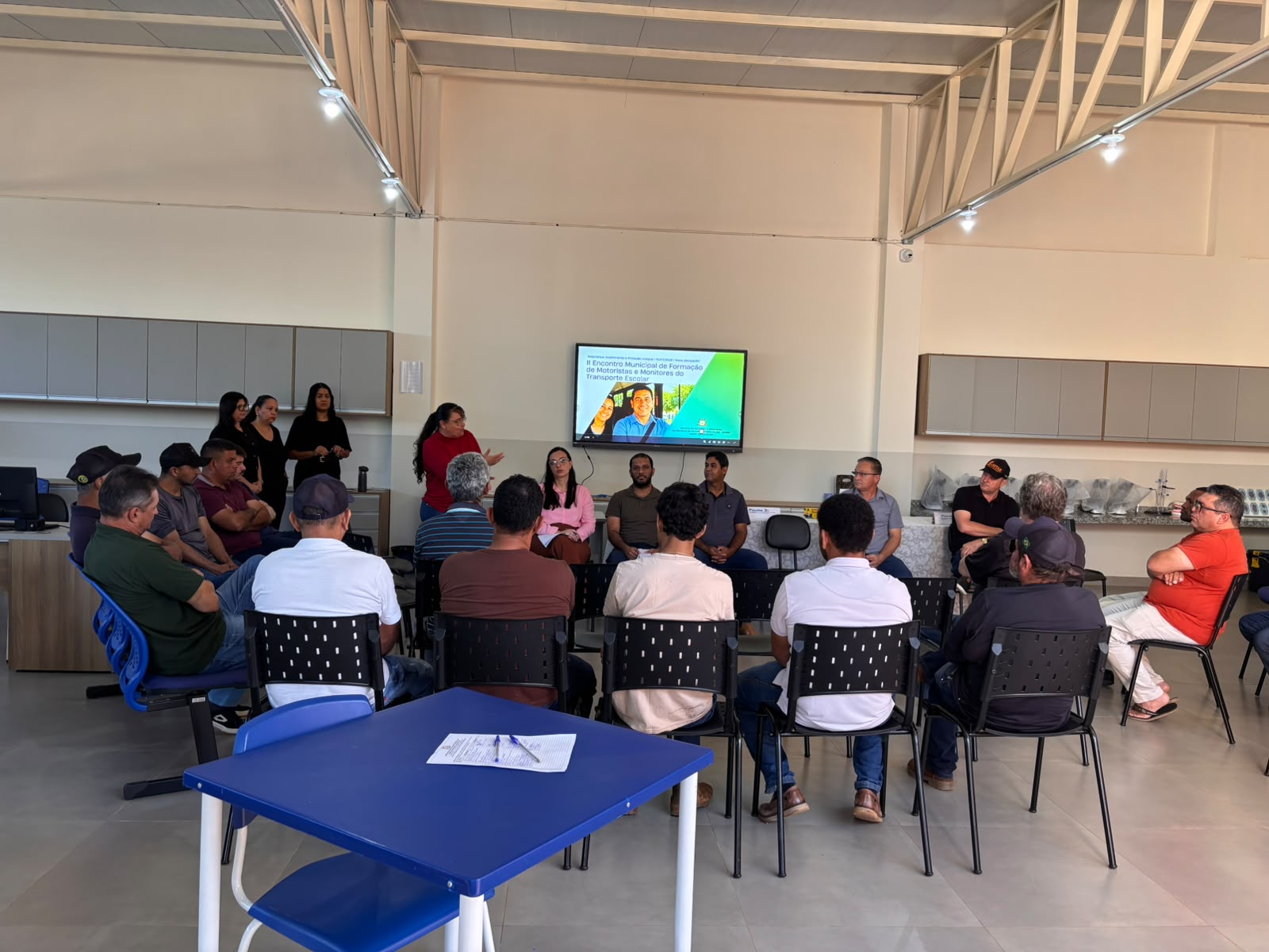 Prefeitura de Nova Ubiratã realiza o II Encontro Municipal de Formação de Motoristas e Monitores do Transporte Escolar Foto80927