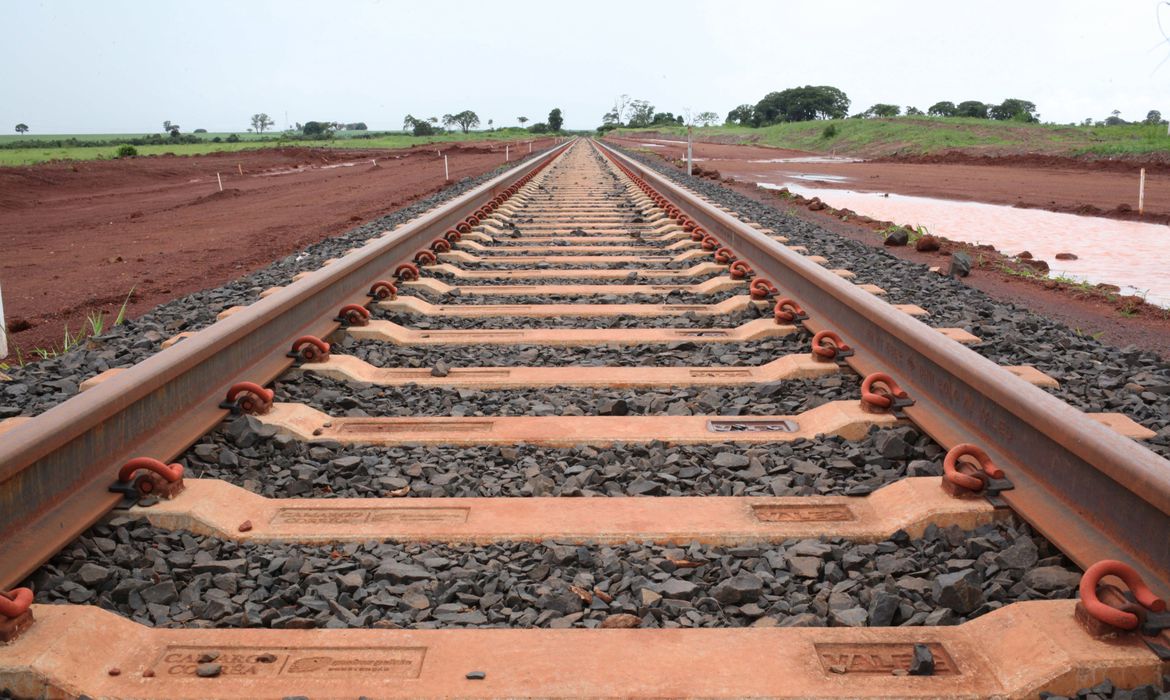 TCU avalia sobrepreço em contrato de construção da Ferrovia Norte-Sul Foto79495