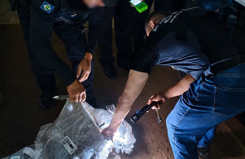 Polícia Civil apreende 3,2 quilos de cocaína em ônibus Foto42076